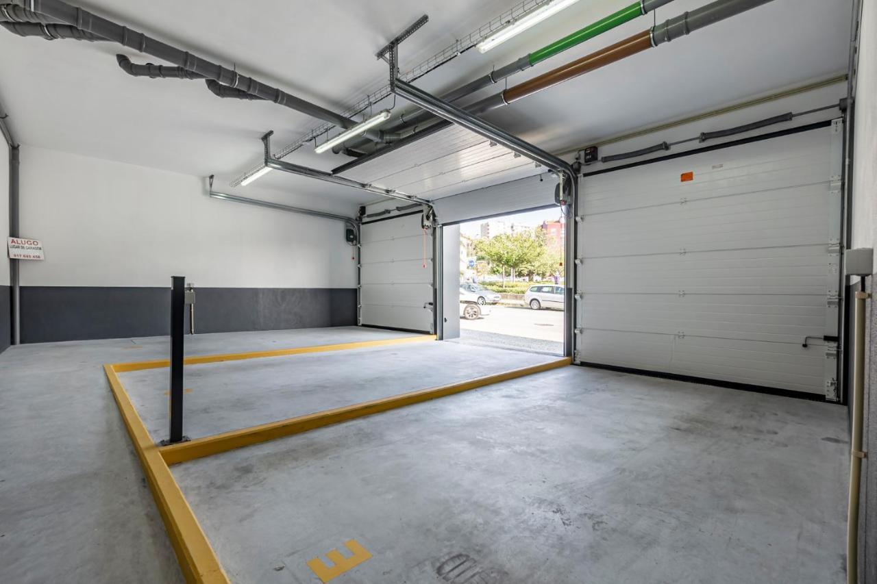 Nomads Lux - 2Bdr & Parking Flores Square Porto Exterior photo
