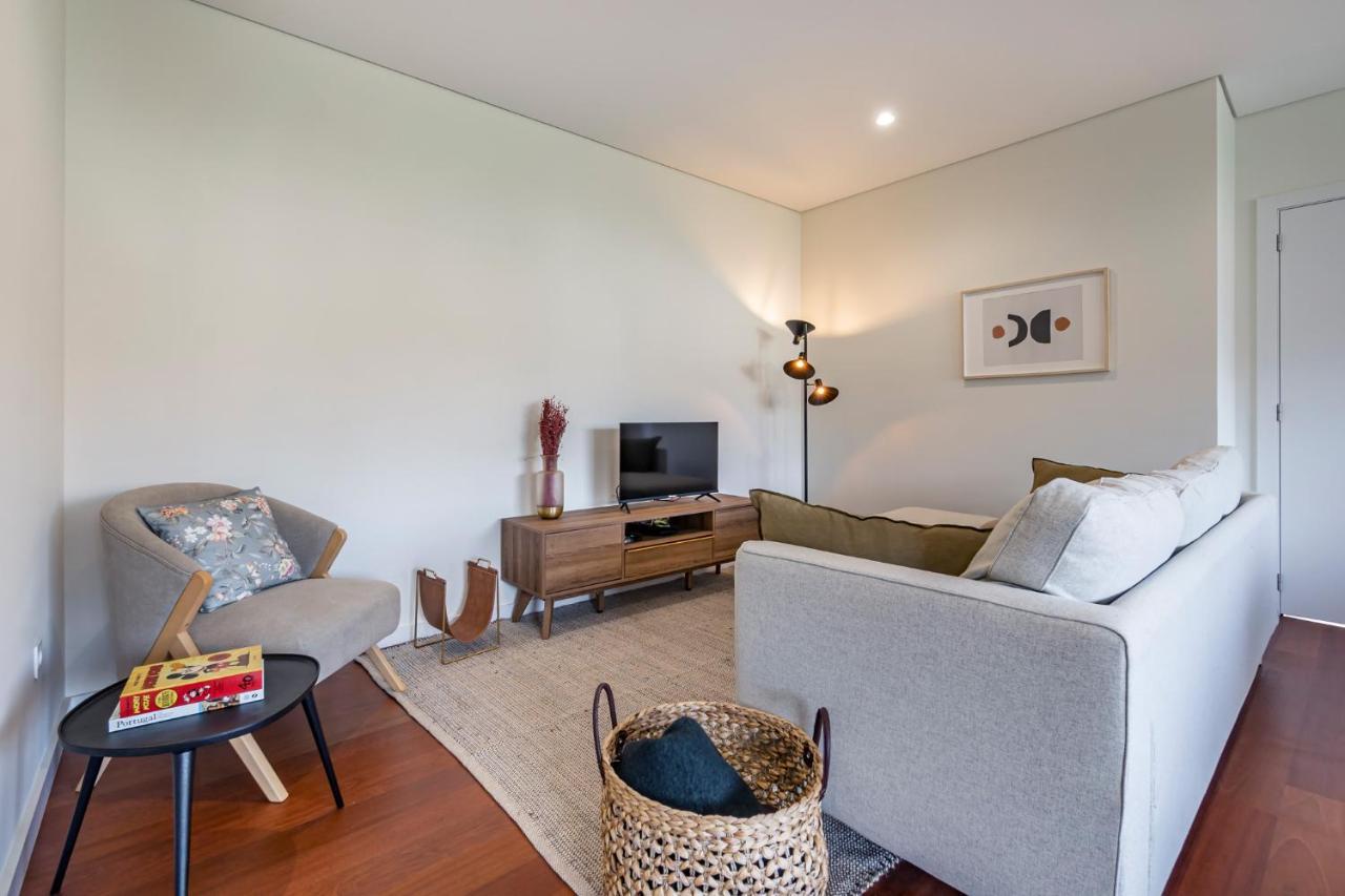 Nomads Lux - 2Bdr & Parking Flores Square Porto Exterior photo